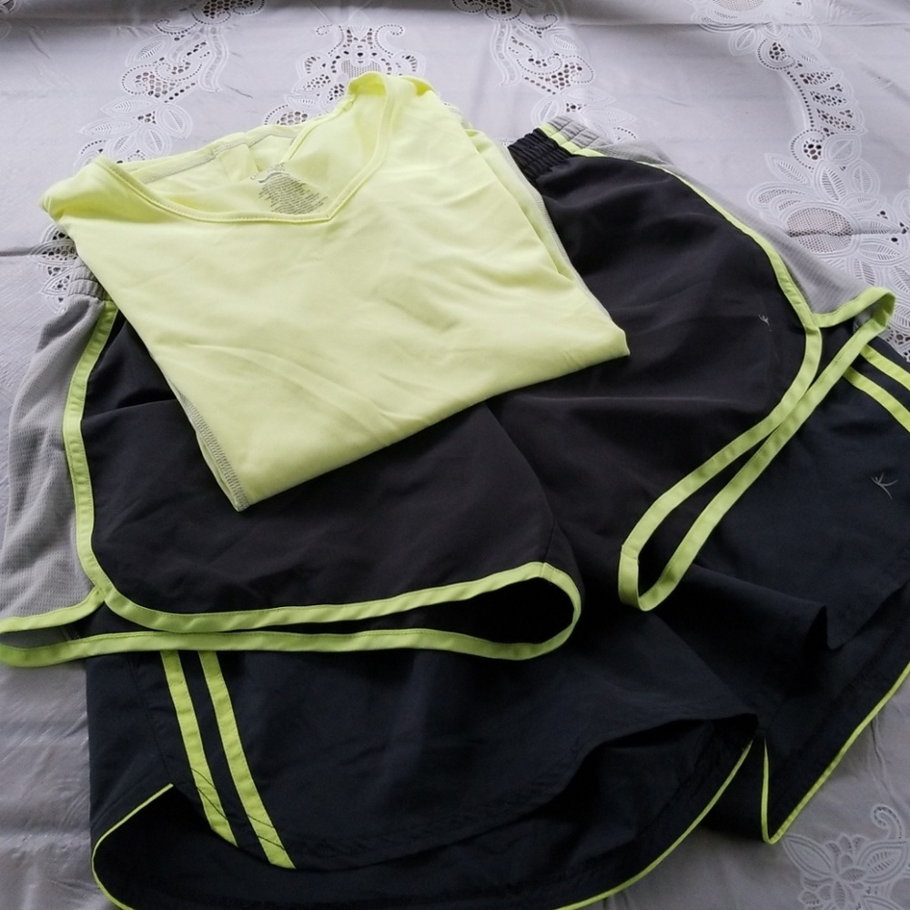 Danskin Now active wear